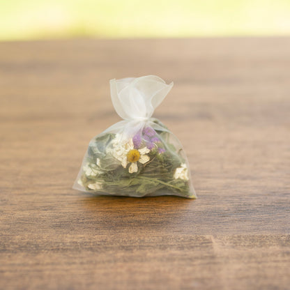 「元気を取り戻したい」人に。フィバーフューとレモンバーム、ローズマリーのブレントティー